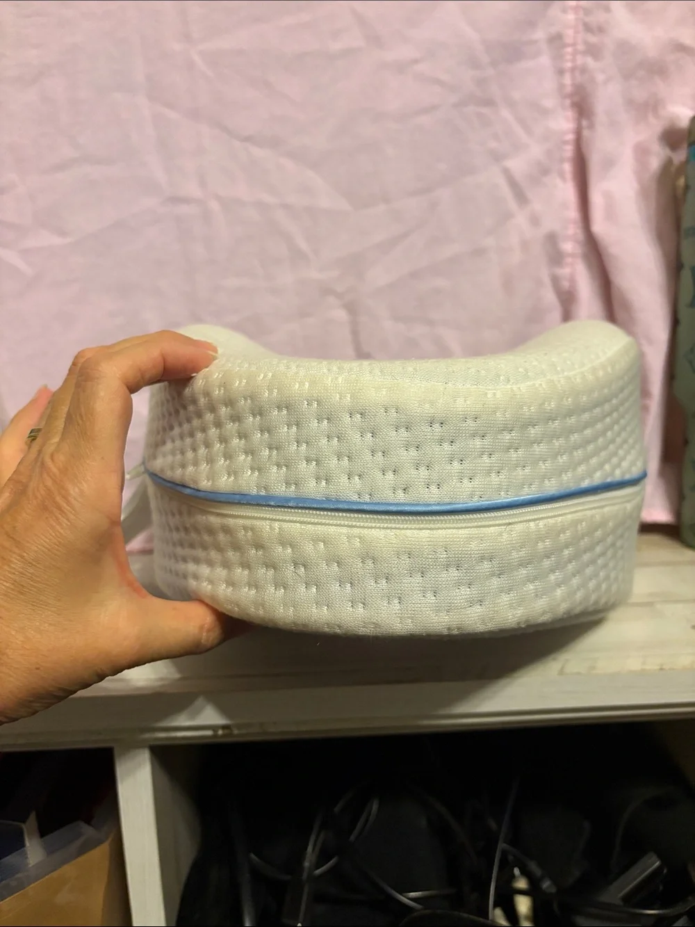 Contour Legacy Leg Pillow - White/Blue Packaging - Picture 5 of 7